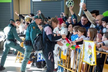 Llegada del Real Madrid al aeropuerto de Noáin./