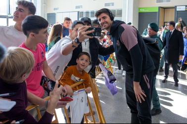 Llegada del Real Madrid al aeropuerto de Noáin./