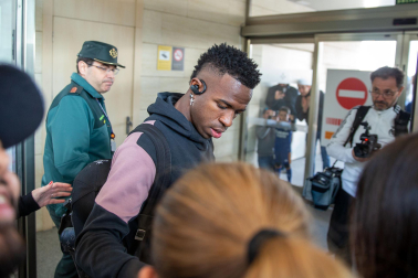 Llegada del Real Madrid al aeropuerto de Noáin./