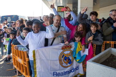 Llegada del Real Madrid al aeropuerto de Noáin./