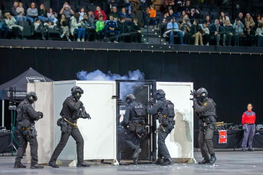 Jornada de puertas abiertas de la Policía foral en el Navarra Arena./
