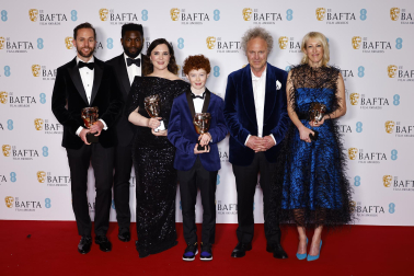 Alfombra roja y galardonados en los Premios Bafta al cine.