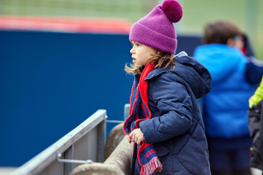 Fotos de los aficionados en el entrenamiento de "carnaval" de Osasuna./