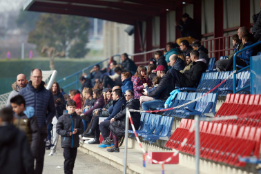 Fotos de los aficionados en el entrenamiento de "carnaval" de Osasuna./