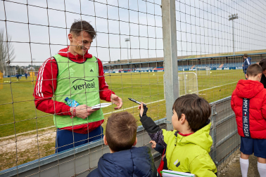 Fotos de los aficionados en el entrenamiento de "carnaval" de Osasuna./