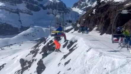 Una persona quedó colgada de una de las sillas en la estación aragonesa