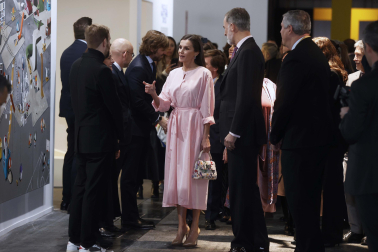 Los Reyes han inaugurado este jueves en Madrid la 42 edición de la Feria Internacional de Arte Contemporáneo (ARCO), que, a diferencia de otros años, no tiene un país invitado, sino que está dedicada al Mediterráneo.