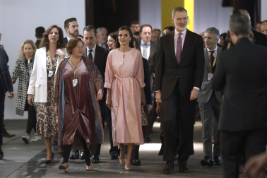 Los Reyes han inaugurado este jueves en Madrid la 42 edición de la Feria Internacional de Arte Contemporáneo (ARCO), que, a diferencia de otros años, no tiene un país invitado, sino que está dedicada al Mediterráneo.