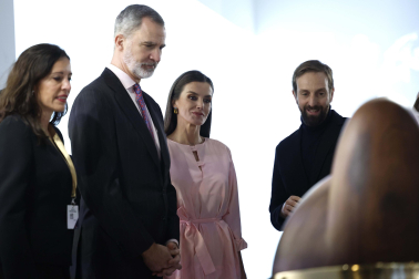 Los Reyes han inaugurado este jueves en Madrid la 42 edición de la Feria Internacional de Arte Contemporáneo (ARCO), que, a diferencia de otros años, no tiene un país invitado, sino que está dedicada al Mediterráneo.