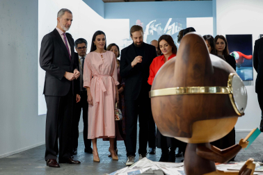 Los Reyes han inaugurado este jueves en Madrid la 42 edición de la Feria Internacional de Arte Contemporáneo (ARCO), que, a diferencia de otros años, no tiene un país invitado, sino que está dedicada al Mediterráneo.