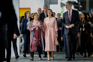 Los Reyes han inaugurado este jueves en Madrid la 42 edición de la Feria Internacional de Arte Contemporáneo (ARCO), que, a diferencia de otros años, no tiene un país invitado, sino que está dedicada al Mediterráneo.