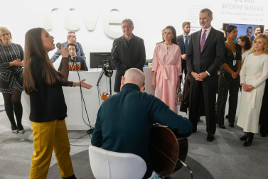 Los Reyes han inaugurado este jueves en Madrid la 42 edición de la Feria Internacional de Arte Contemporáneo (ARCO), que, a diferencia de otros años, no tiene un país invitado, sino que está dedicada al Mediterráneo.