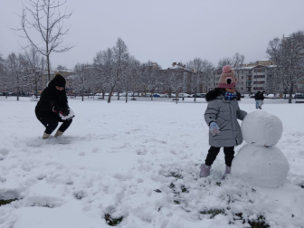 Fotos de la nevada en el parque Los Llanos de Estella. /