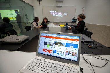 Las empresas disponen de stands virtuales en los que cuelgan sus ofertas y contactan con los alumnos de la Universidad de Navarra