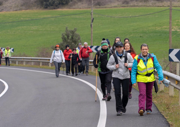 Peregrinos de Tierra Estella, durante la primera Javierada de 2023.