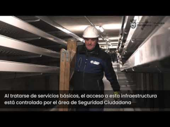 La ciudad de Pamplona cuenta con alrededor de 16,5 kilómetros de galerías subterráneas por las que se distribuyen los principales servicios públicos, como el abastecimiento de agua, de electricidad e internet y la recogida neumática de residuos, entre otros.