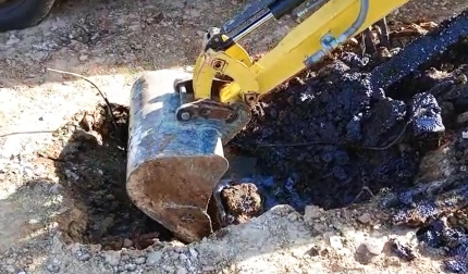 Vídeo de vertido de combustible bajo la campa del Santo Sepulcro de Estella