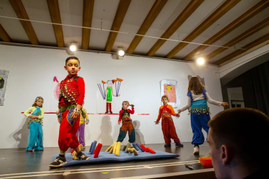 Sesión de circo en el colegio Sagrado Corazón