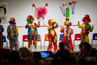 Sesión de circo en el colegio Sagrado Corazón