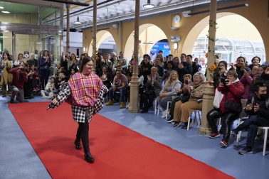 Fotos del desfile de la Asociación Síndrome de Down de Navarra, organizado por alumnado de María Ana Sanz.