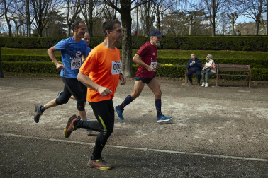 Fotos de la carrera solidaria en Pamplona organizada por la ONG Alboan.