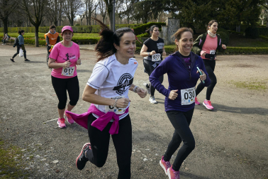 Fotos de la carrera solidaria en Pamplona organizada por la ONG Alboan.