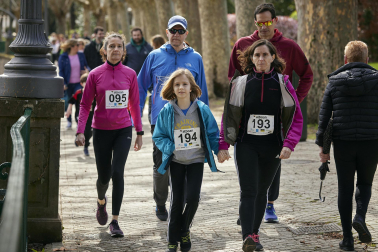 Fotos de la carrera solidaria en Pamplona organizada por la ONG Alboan.