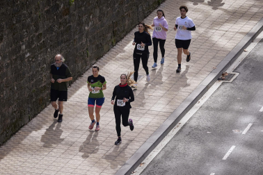 Fotos de la carrera solidaria en Pamplona organizada por la ONG Alboan.