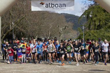 Fotos de la carrera solidaria en Pamplona organizada por la ONG Alboan.