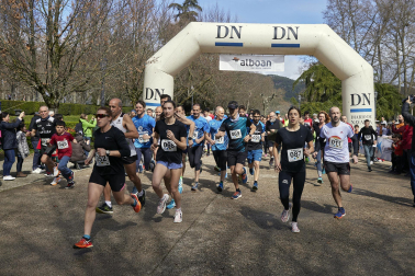 Fotos de la carrera solidaria en Pamplona organizada por la ONG Alboan.