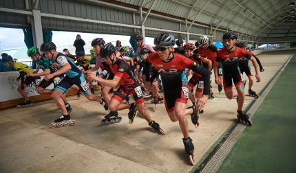 Cientos de patinadores compitieron el fin de semana en la pista de la Ciudad Deportiva Amaya.