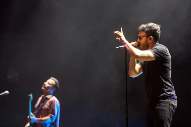 Fotos de la segunda jornada del Iruña Rock en el Navarra Arena.