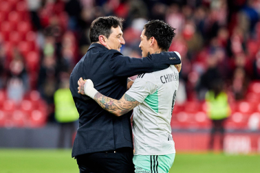 Fotos de la celebración de los jugadores de Osasuna en San Mamés./