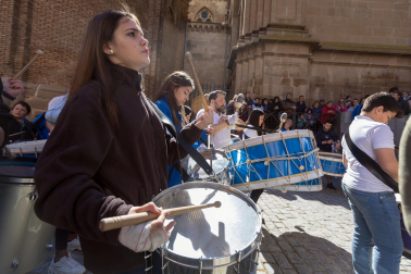 Fotos de la Rompida de la Hora de Tudela este jueves santo.