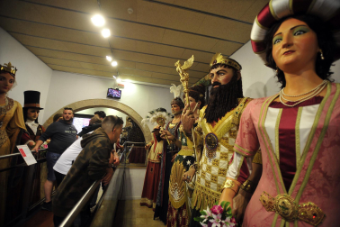 Visita a Barcelona de los gigantes de Tafalla.