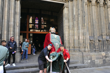 Visita a Barcelona de los gigantes de Tafalla.