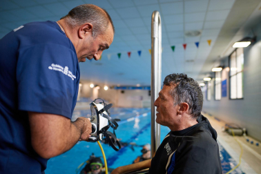 Fotos del programa de buceo para personas con discapacidad en el que colabora la UPNA.