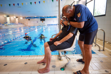 Fotos del programa de buceo para personas con discapacidad en el que colabora la UPNA.