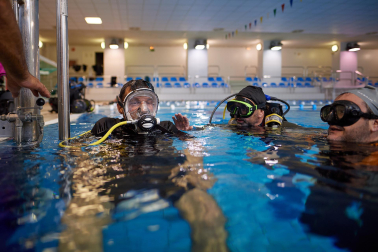 Fotos del programa de buceo para personas con discapacidad en el que colabora la UPNA.
