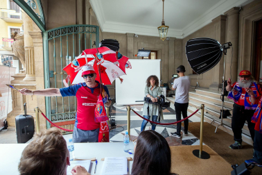 Aficionados rojillos grabaron en el Ayuntamiento de Pamplona mnsajes de apoyo para los jugadores de cara a la final de la Copa del Rey