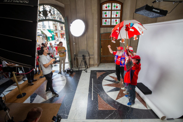 Aficionados rojillos grabaron en el Ayuntamiento de Pamplona mnsajes de apoyo para los jugadores de cara a la final de la Copa del Rey