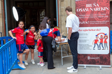 Aficionados rojillos grabaron en el Ayuntamiento de Pamplona mnsajes de apoyo para los jugadores de cara a la final de la Copa del Rey