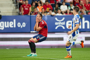 Fotos del partido Osasuna-Real Sociedad y del homenaje a la plantilla de 2005./