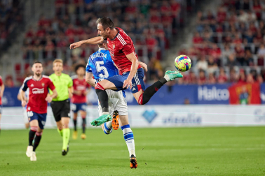 Fotos del partido Osasuna-Real Sociedad y del homenaje a la plantilla de 2005./