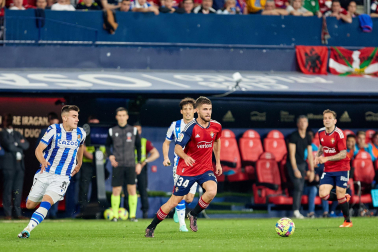 Fotos del partido Osasuna-Real Sociedad y del homenaje a la plantilla de 2005./