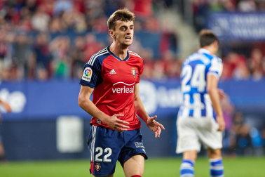 Fotos del partido Osasuna-Real Sociedad y del homenaje a la plantilla de 2005./