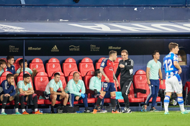 Fotos del partido Osasuna-Real Sociedad y del homenaje a la plantilla de 2005./