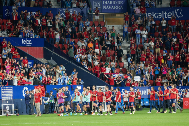 Fotos del partido Osasuna-Real Sociedad y del homenaje a la plantilla de 2005./