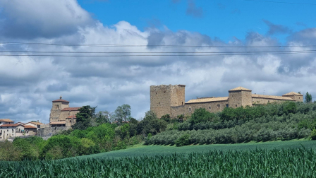 Iglesia y Castillo de Arazuri.