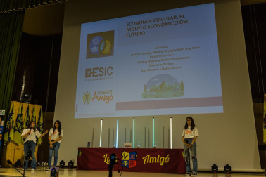Uno de los momentos en los que los alumnos presentaron sus proyectos